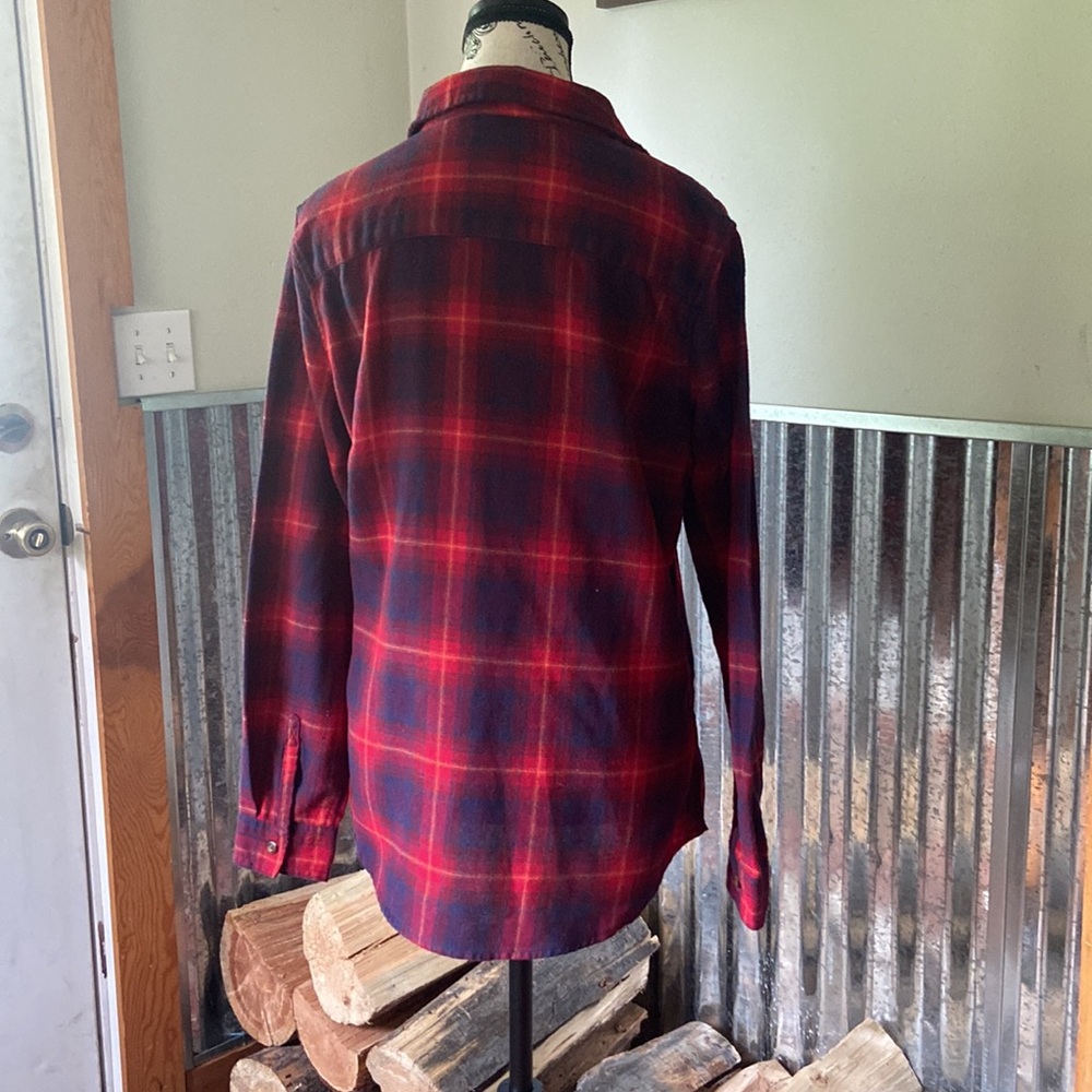 Woman’s Field And Stream Flannel - image 4